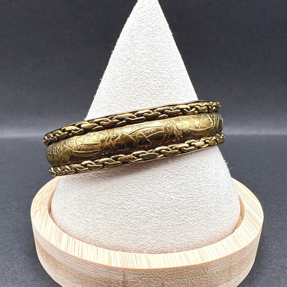 Vintage Bangle Bracelet Brass Tone‎ Etched Rope Chain Detail